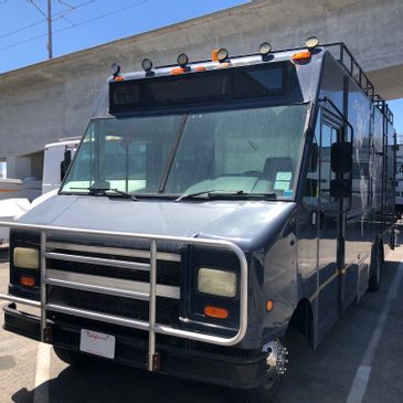 RETAIL TRUCK FABULOUS BARGAIN LO LO MILES