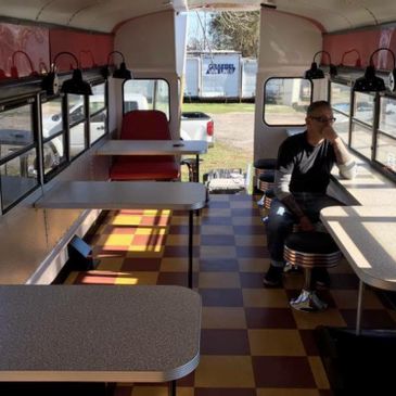 Dine in food bus