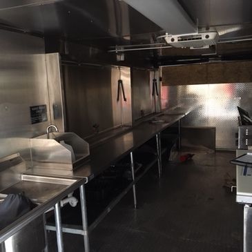 2015 White Haulmark Trailer for Sale Like new