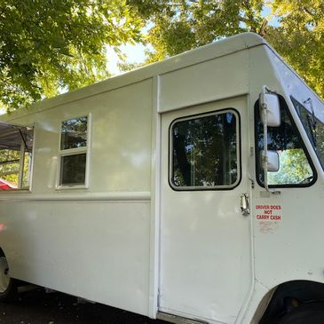 26 Foot Food truck with Pizza Oven