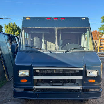 Fully-Equipped 2001 Ford E450 Super Duty with Low Mileage