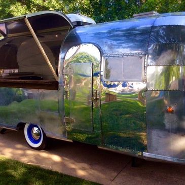 Airstream Mobile Bar Business THIS IS BEAUTIFUL
