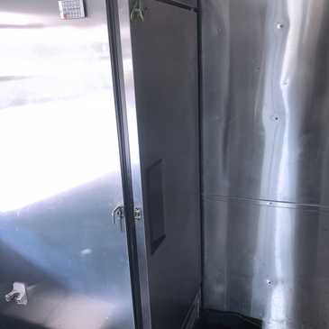 State of the art food truck. Top of the line equipment. Excellent build quality and reliability.