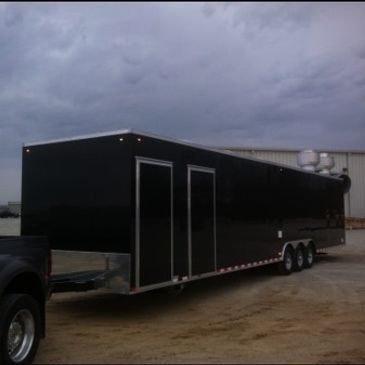 40 FOOT MOBILE CUSTOM FOOD TRAILER INCLUDING RESTROOM