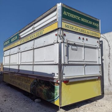 Schantz Retractable Wheel Food Trailer