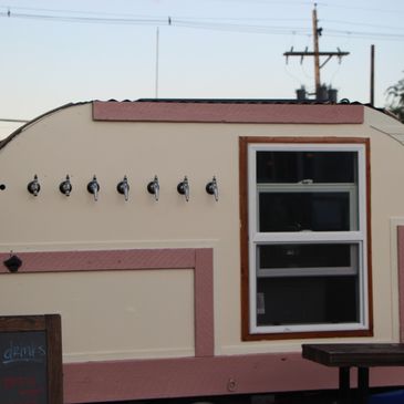 SERVE DRINKS EIGHT BEER DRAFT TAPS GREAT BUILD