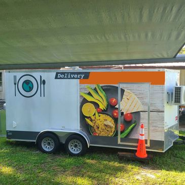 Delicious and Fast Food Trailer