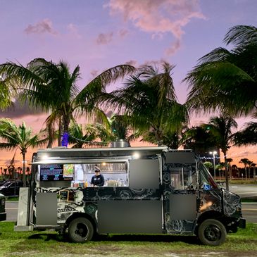 14' Freightliner Food Truck