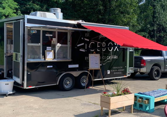 Food Trailer with Retractable Awning - WWT / 2 AXLE / 2015 - For Sale