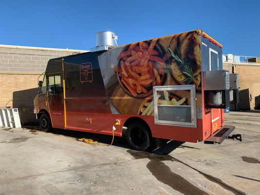 Full-Sized Food Truck Equipped with Fryer - Freightliner / MT Chassis ...